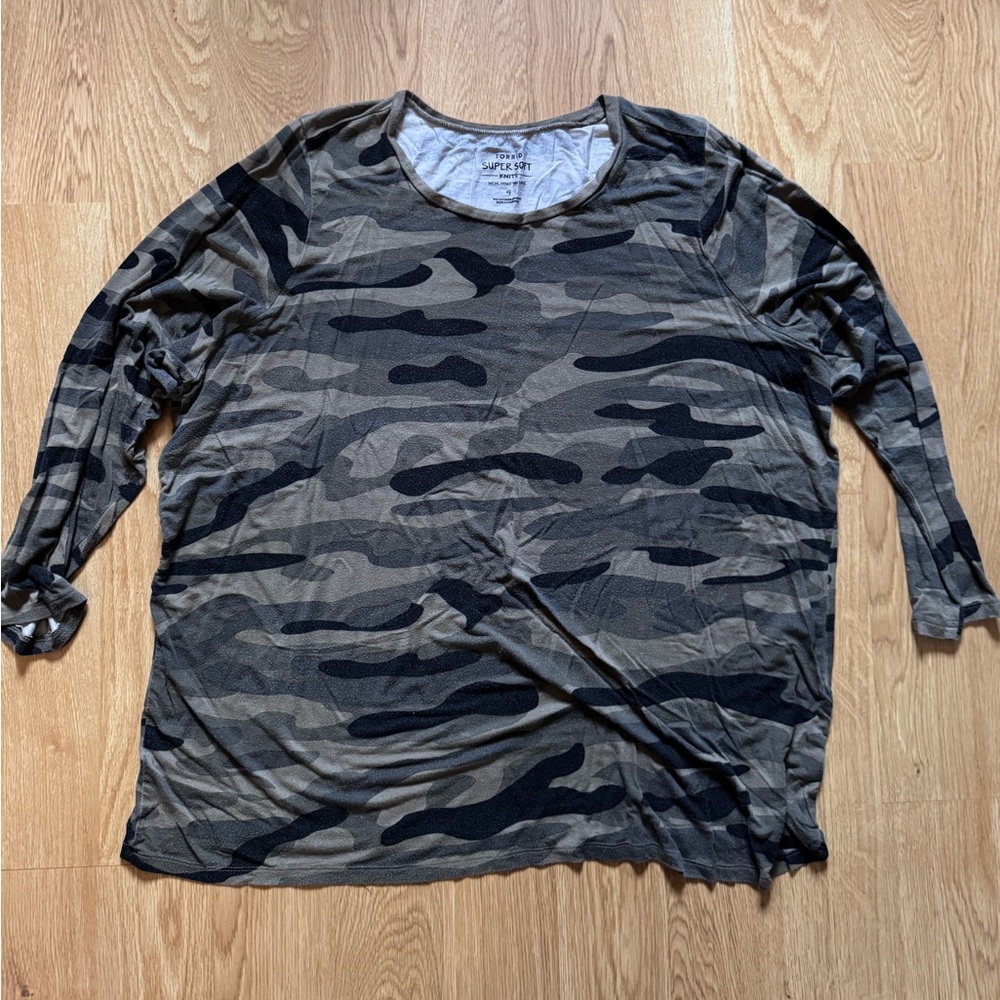 Torrid Camouflage 3/4 Sleeve Top Size 4